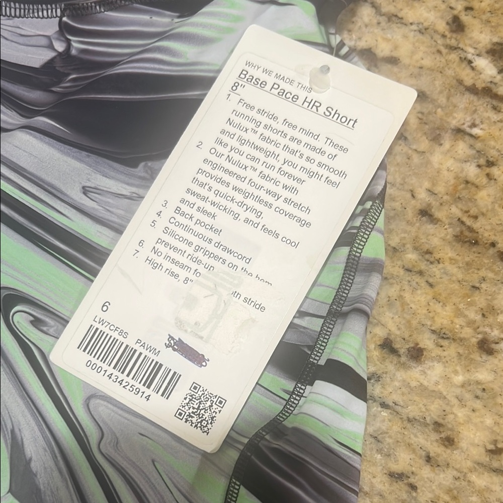 lululemon athletica Green and Black Bike Shorts High-Rise Moisture-Wicking - Picture 2 of 6